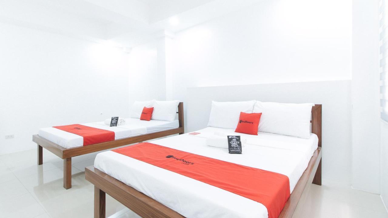Reddoorz Plus At Dbuilders Poblacion Bgc 따구익 외부 사진