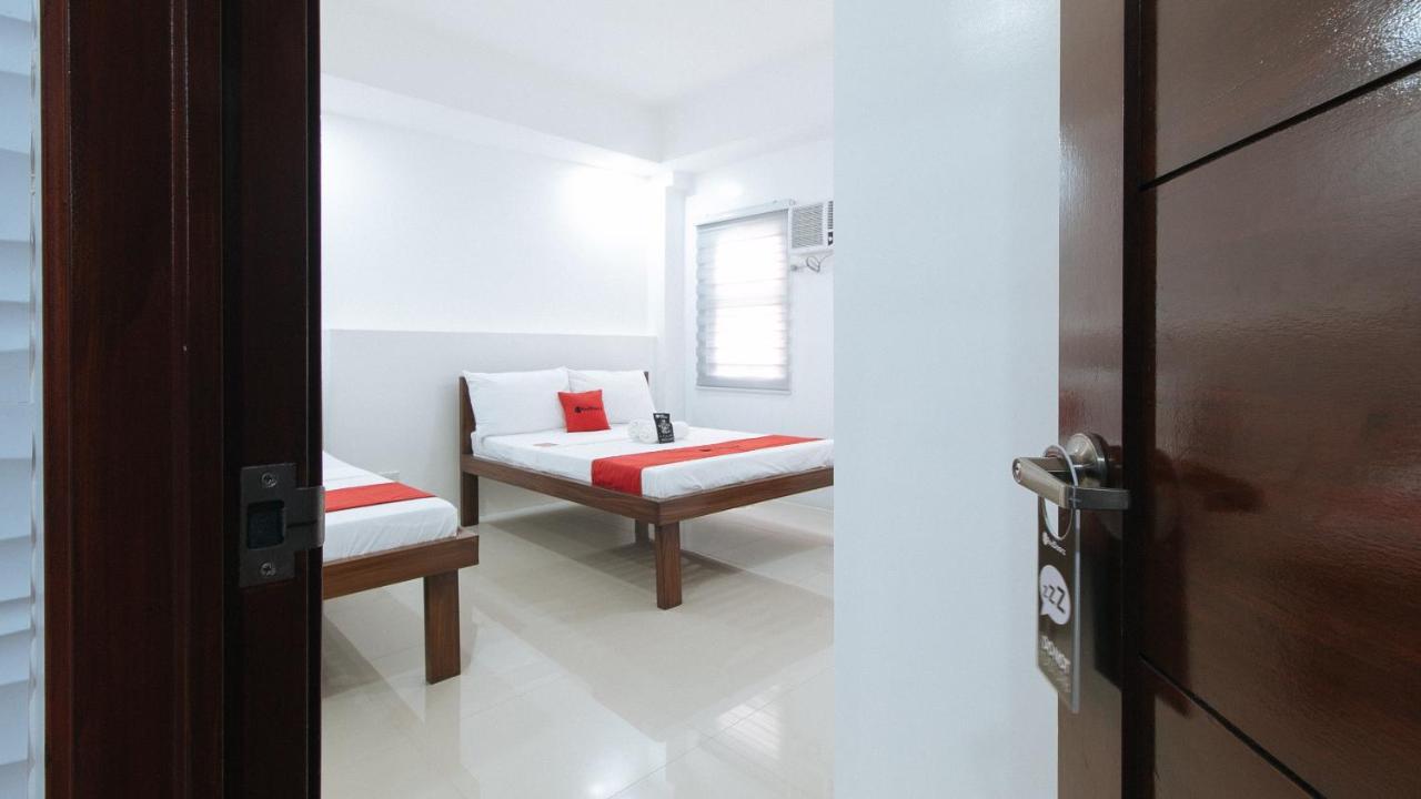 Reddoorz Plus At Dbuilders Poblacion Bgc 따구익 외부 사진