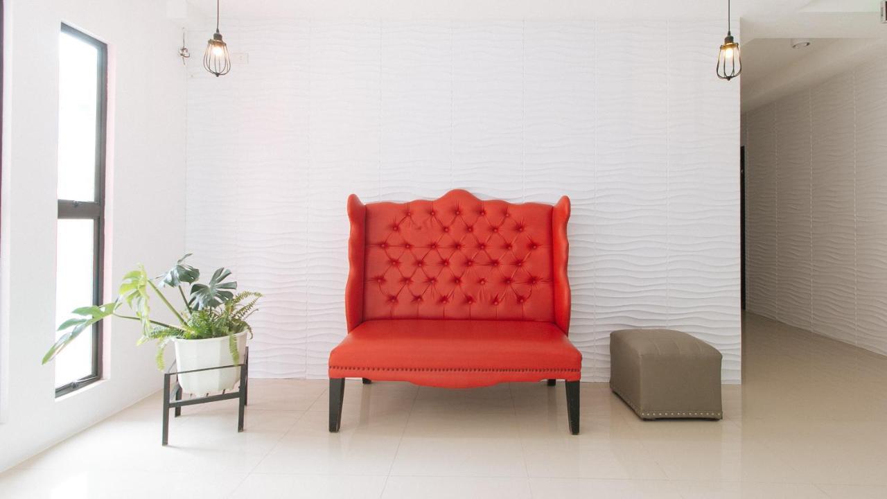 Reddoorz Plus At Dbuilders Poblacion Bgc 따구익 외부 사진