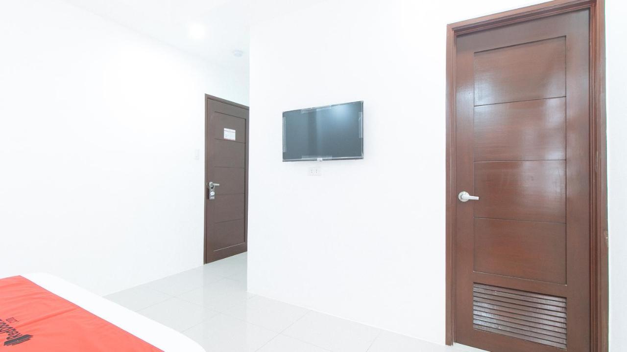 Reddoorz Plus At Dbuilders Poblacion Bgc 따구익 외부 사진