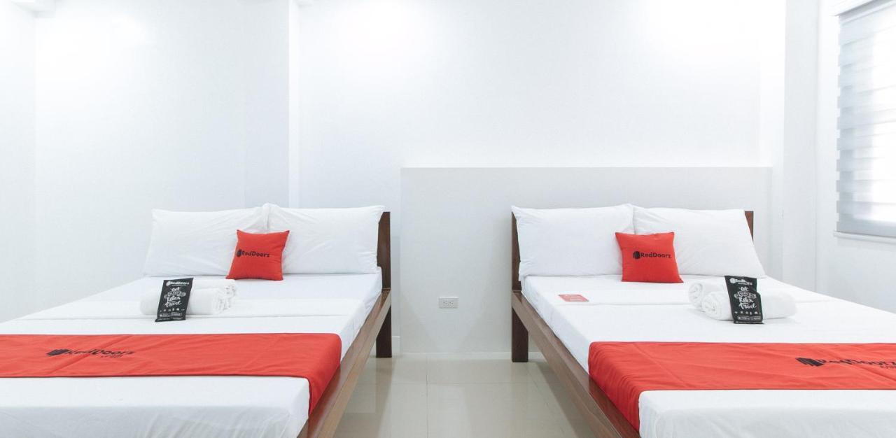 Reddoorz Plus At Dbuilders Poblacion Bgc 따구익 외부 사진