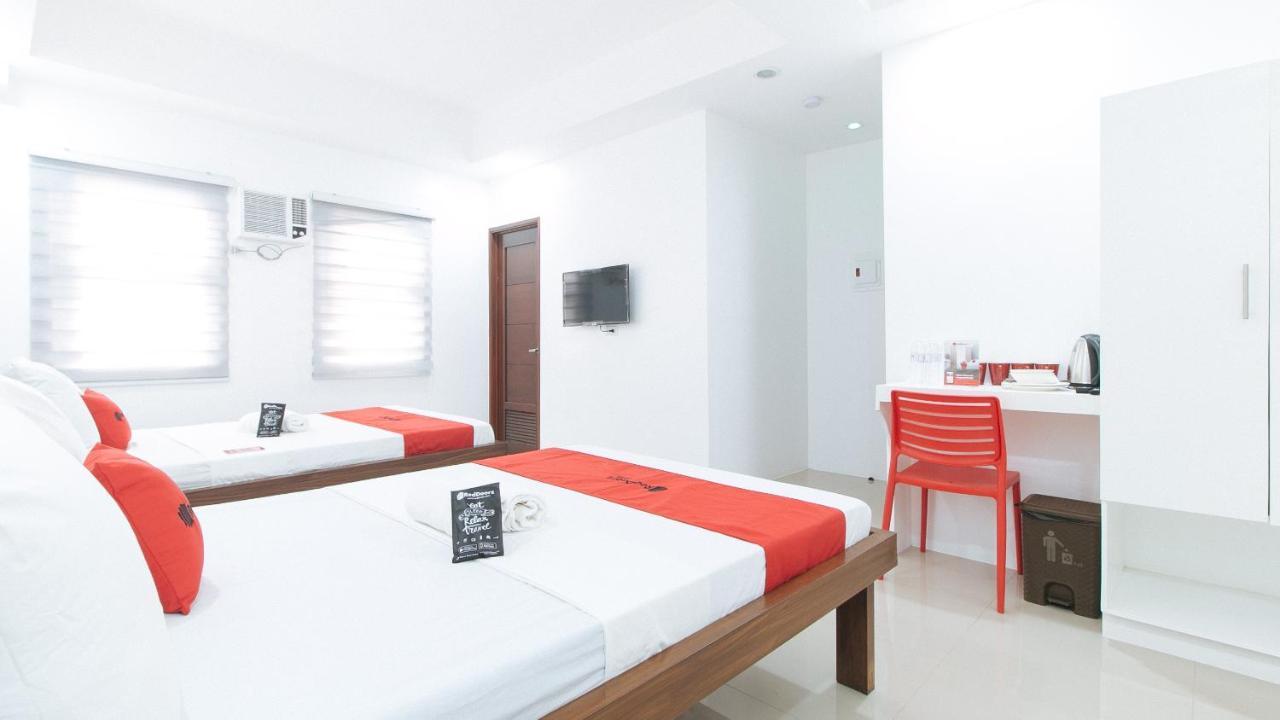 Reddoorz Plus At Dbuilders Poblacion Bgc 따구익 외부 사진