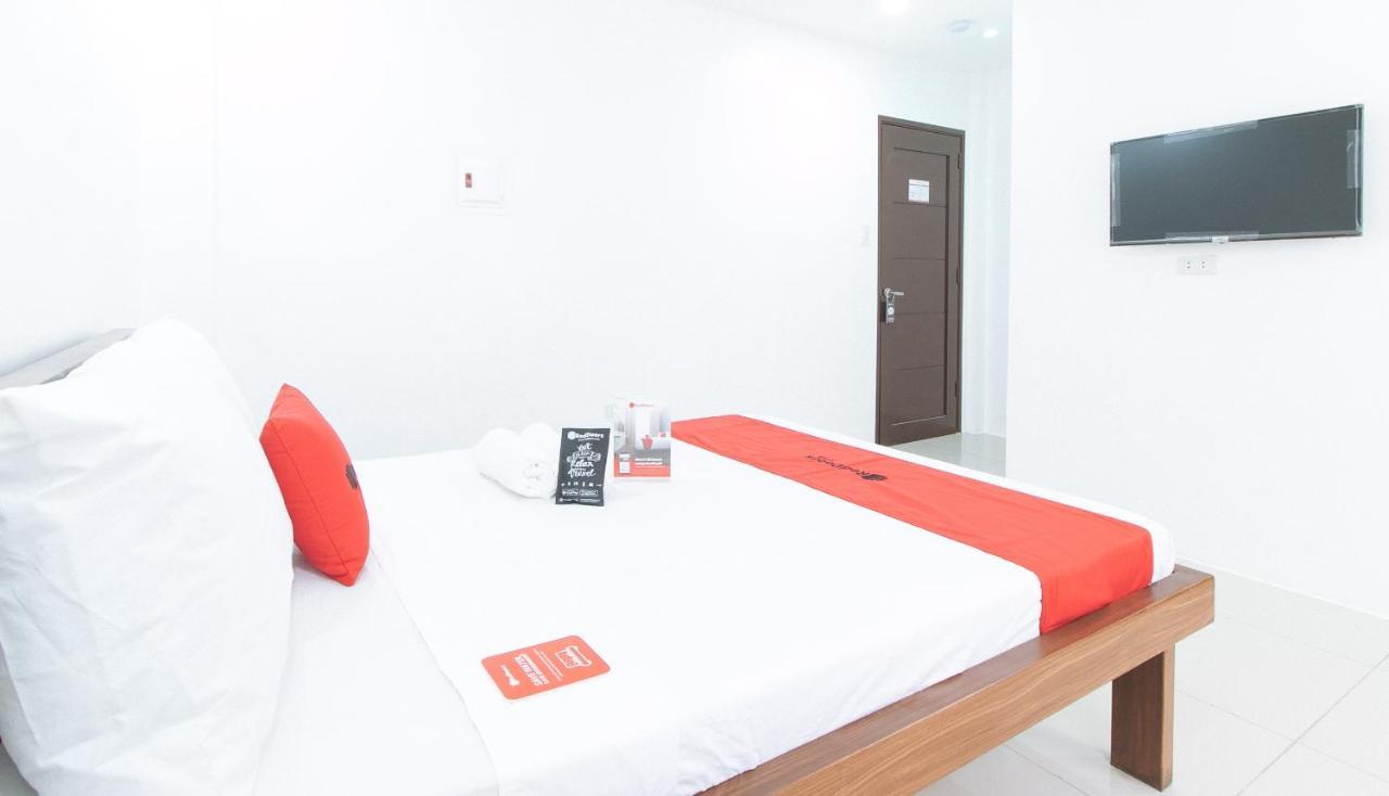 Reddoorz Plus At Dbuilders Poblacion Bgc 따구익 외부 사진