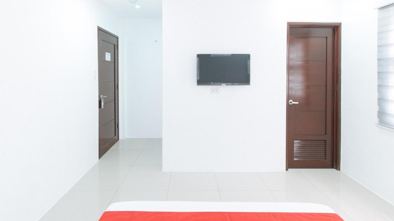 Reddoorz Plus At Dbuilders Poblacion Bgc 따구익 외부 사진
