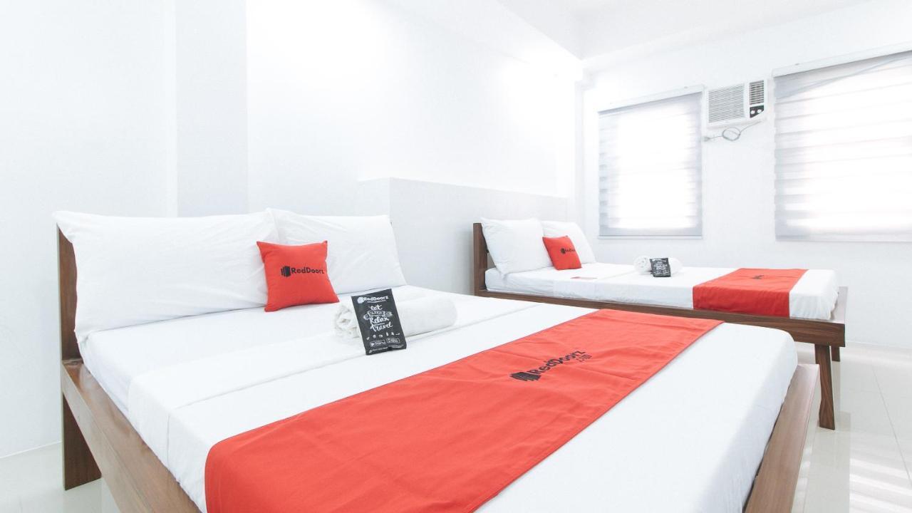 Reddoorz Plus At Dbuilders Poblacion Bgc 따구익 외부 사진