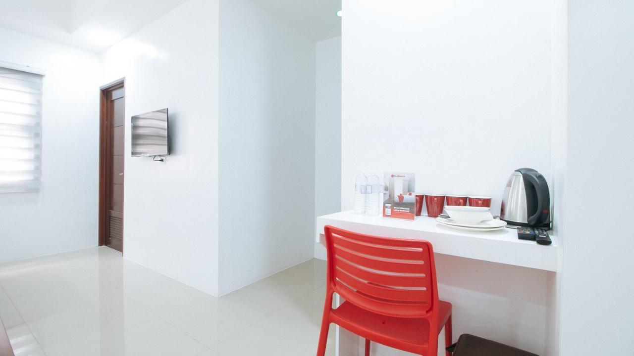 Reddoorz Plus At Dbuilders Poblacion Bgc 따구익 외부 사진